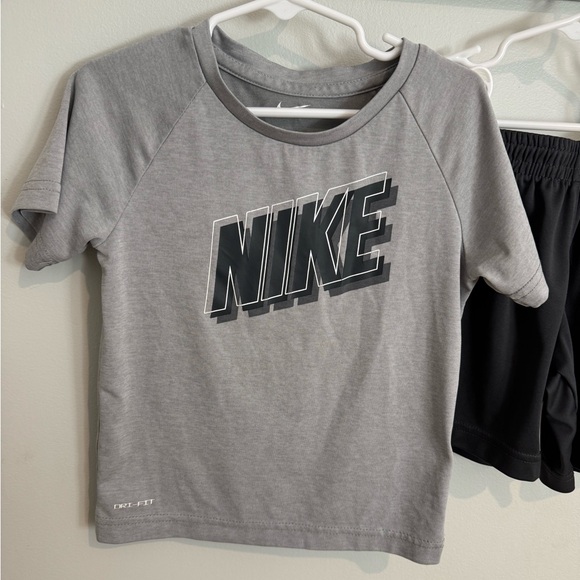 Nike Gray Kids 4T Matching Set - Picture 2 of 8